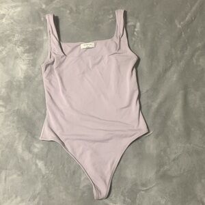 (M) ARITZIA BABATON bodysuit